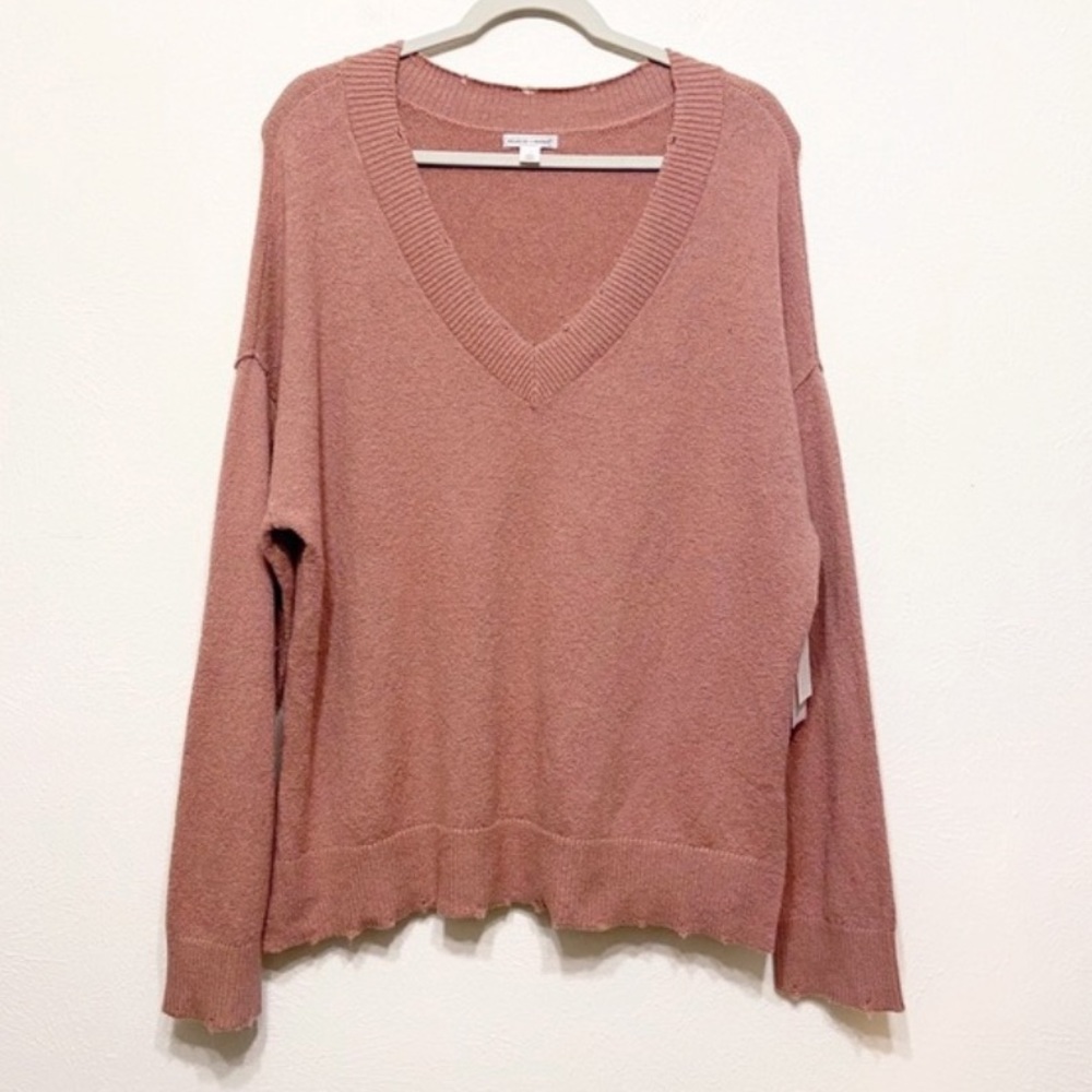 Melrose & Market Mauve V-Neck Distressed Sweater